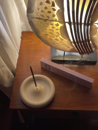 10PM Rest Incense video with Riak ceramic incense burner holder. Incense for sleep, rest and bedtime.